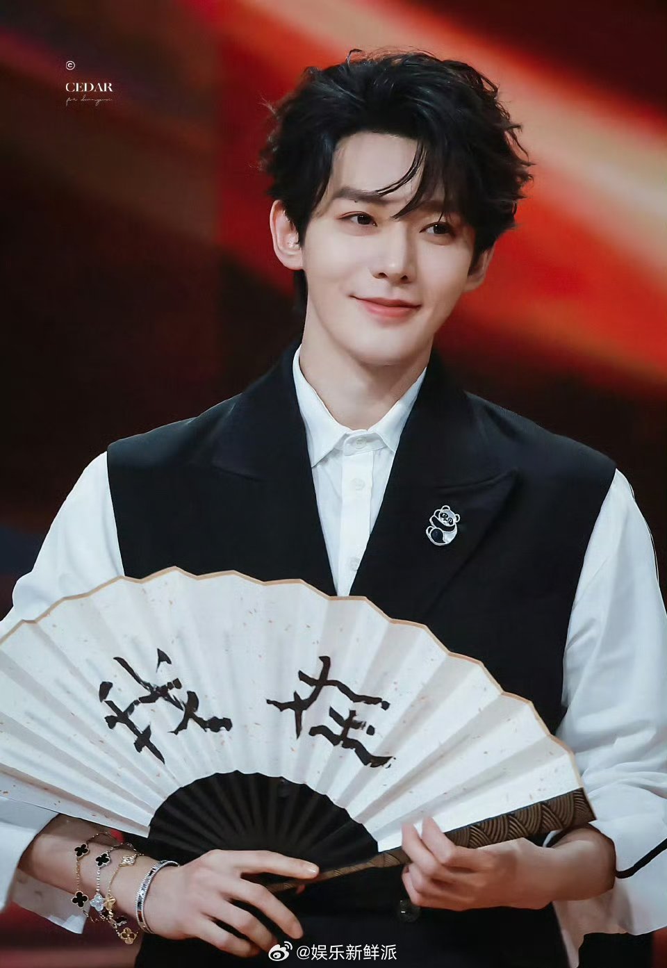 派酱安利邓为还是太全面了颜值与时尚感太绝了，任何造型都能精准驾驭，松弛感里藏