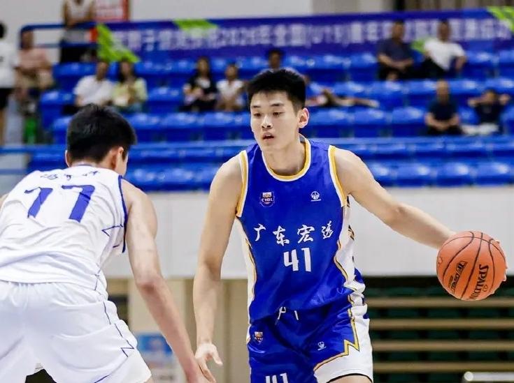 德比战封神！王洪泽攻防兼备斩获U19赛事MVPU19青年组德比对决上演精彩