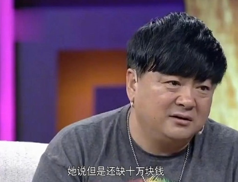 有一次，洪剑涛家的保姆向他借10万块钱买房，洪剑涛想都没想，就借给了她10万块钱