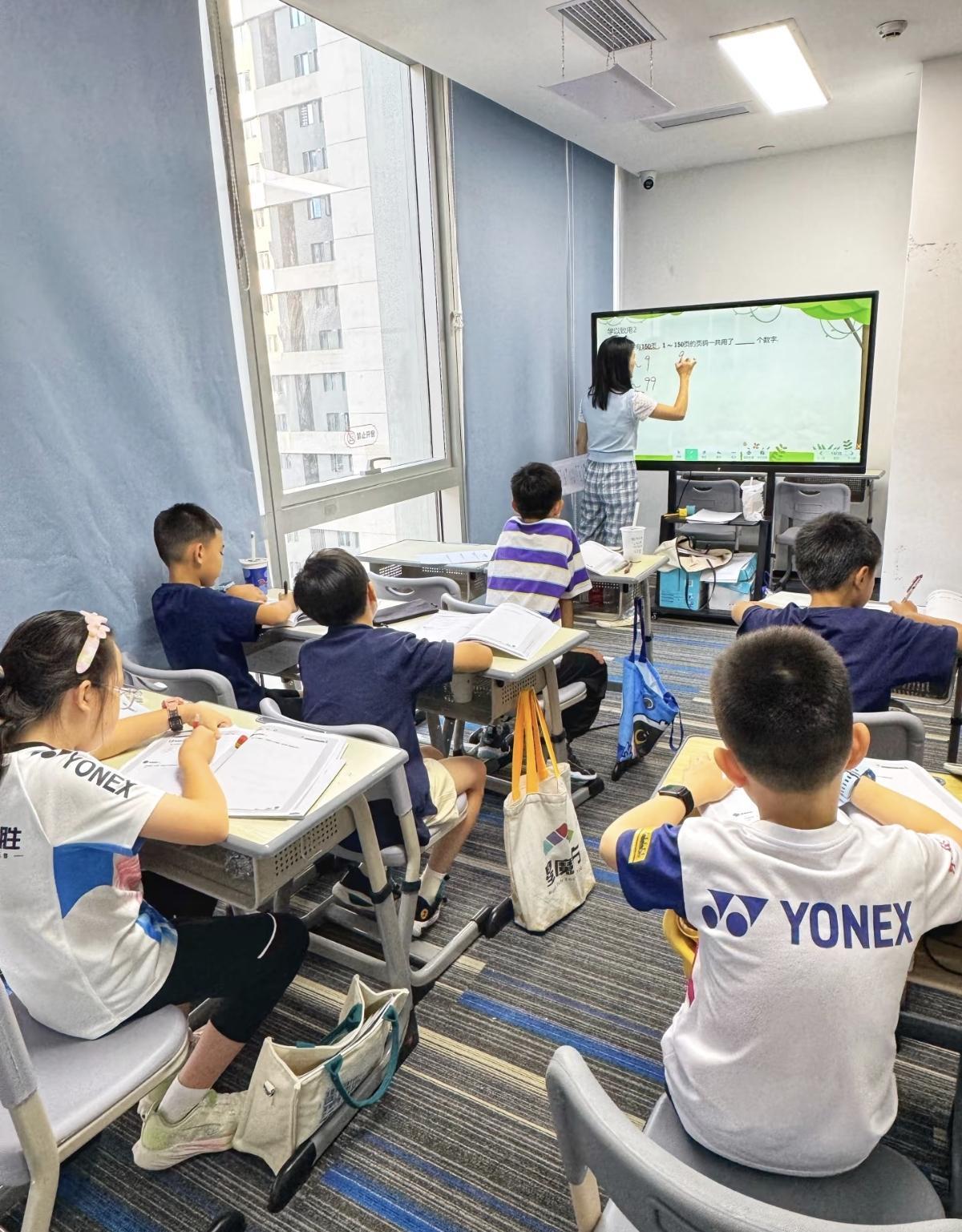 教育部突然出手！校外培训“隐形变异”全面围剿，家长直呼大快人心近日，教育部联