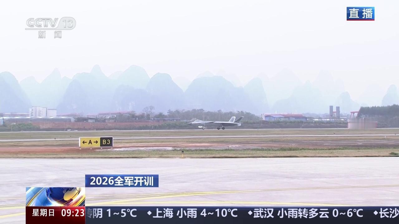 歼-20已经开始正式公开的在央视新闻频道的日常军事类新闻报道中出现了，而且同时确