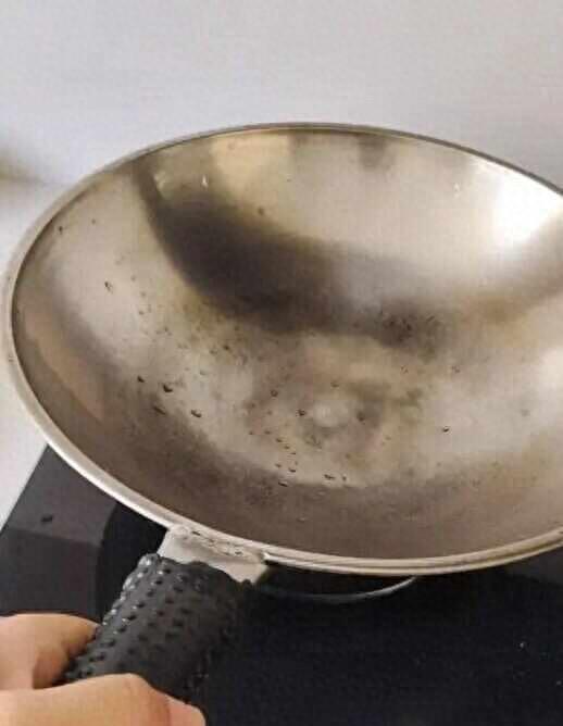 厂家你还在吗？女子在线寻找用了20多年的不锈不沾祸生产厂家，没想到多能的网友帮找