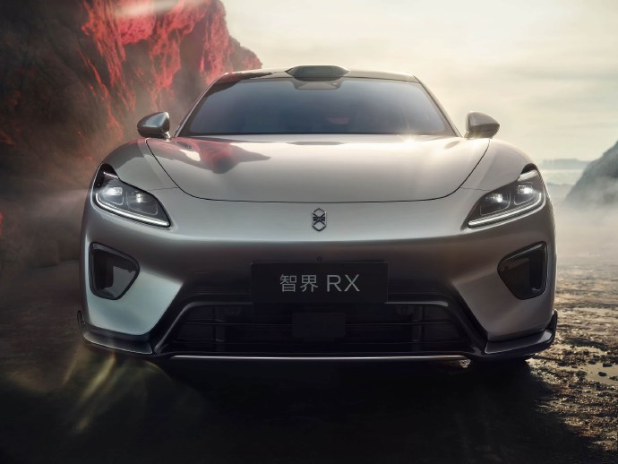 智界RX官图正式发布了 轿跑SUV的造型看着确实够舒展 车身线条流畅 ...