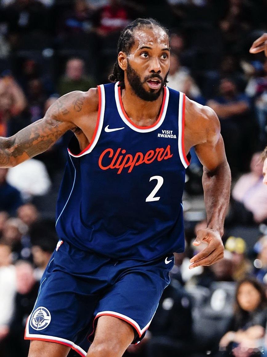 弗兰克：“伦纳德不仅脚踝扭伤，还遭遇了严重的足部扭伤。他目前恢复情况良好，将会随