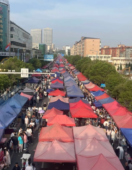 “这到底怨谁！”前几天一位老师想让50多岁的做饭大姐帮忙收拾家，电话上说的一月4