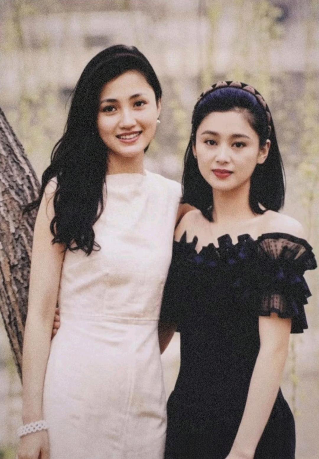 林芳兵应该属于现实中，视觉冲击力比较强的美女，五官精致，身材高挑，皮肤白皙，陈红