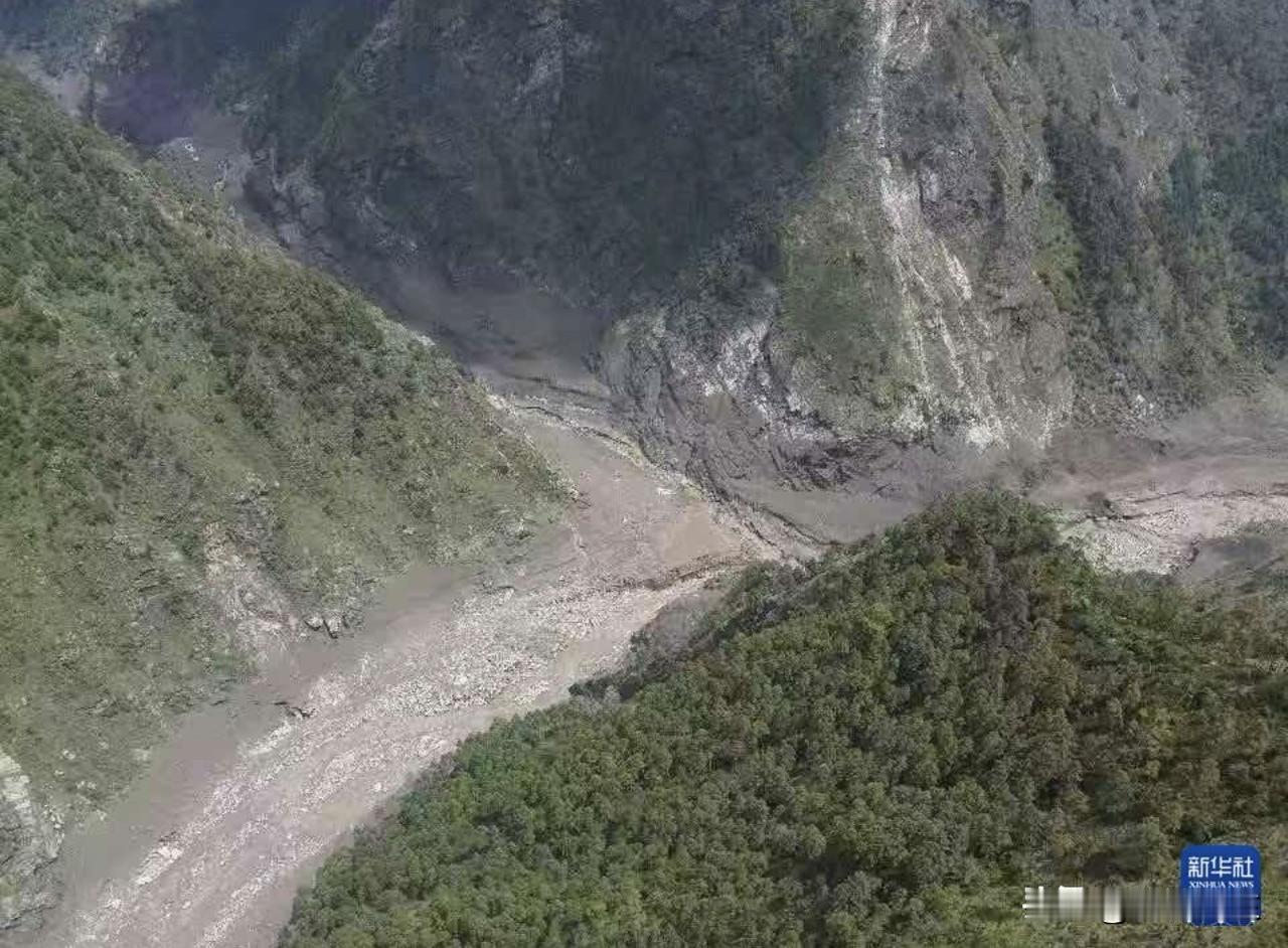 新华社的这张图，是口岸原址吗？如果是的话，原来的建筑完全看不到了！一点都看不