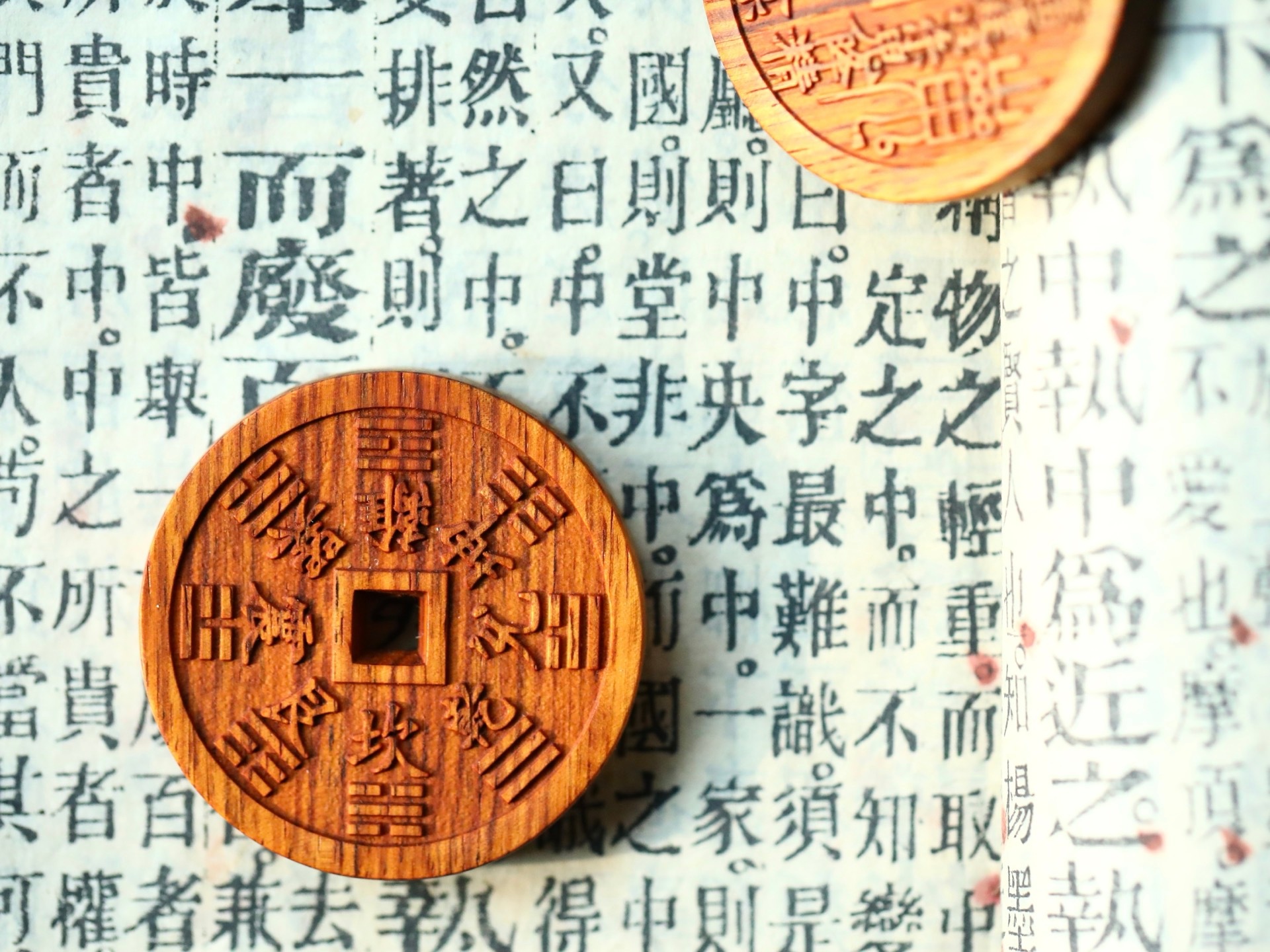 黄花梨|山鬼花钱4.5*0.8cm黄花梨雕山鬼花钱