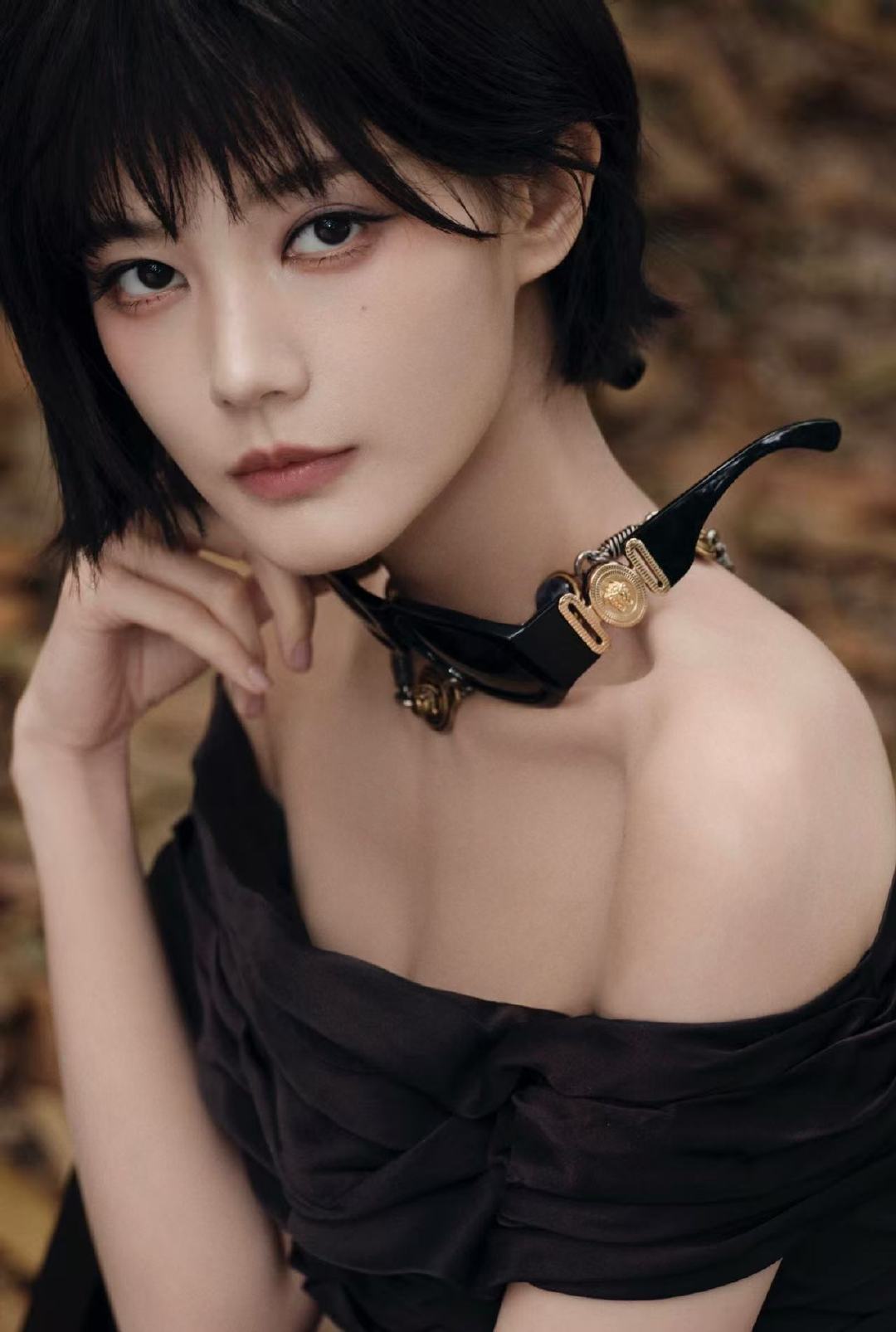 李一桐李一桐短发新风格李一桐短发冷脸好冷艳