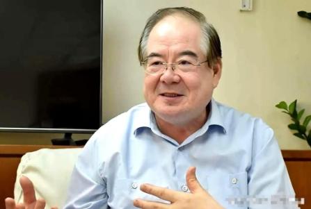 真的破防了！77岁的李乾龙，用最笨拙的方式，戳中了所有中国人心里最软的地方。