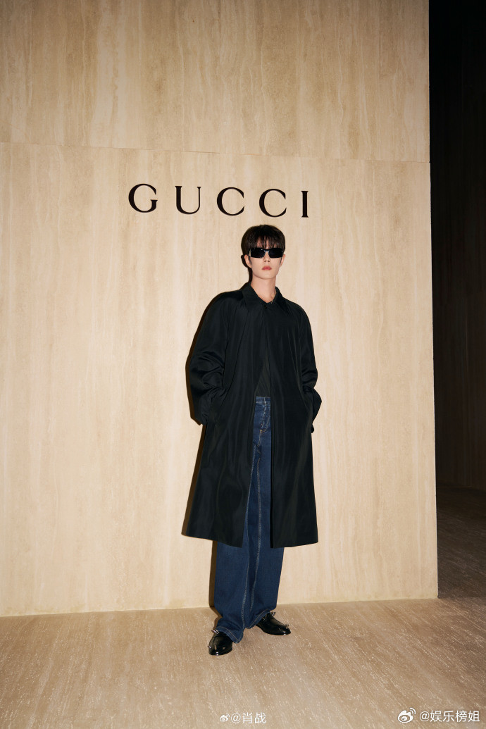 肖战铆钉鞋肖战在米兰时装周Gucci大秀中穿着的流线型铆钉乐福鞋，冷冽金属元素与