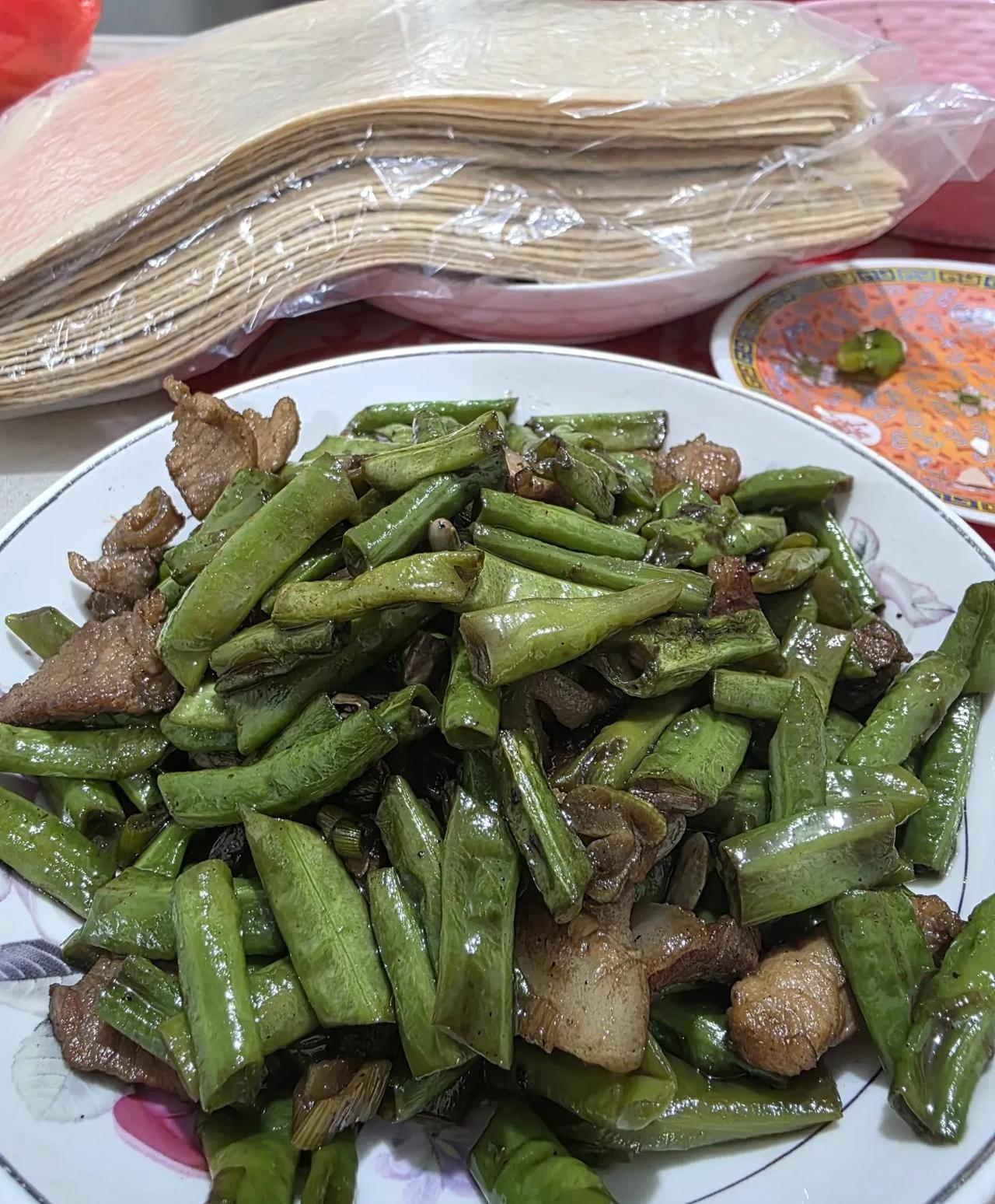 62岁儿子又吃到83岁老娘做的菜……今晚回到家7：15，老娘看到我的刹那很惊喜