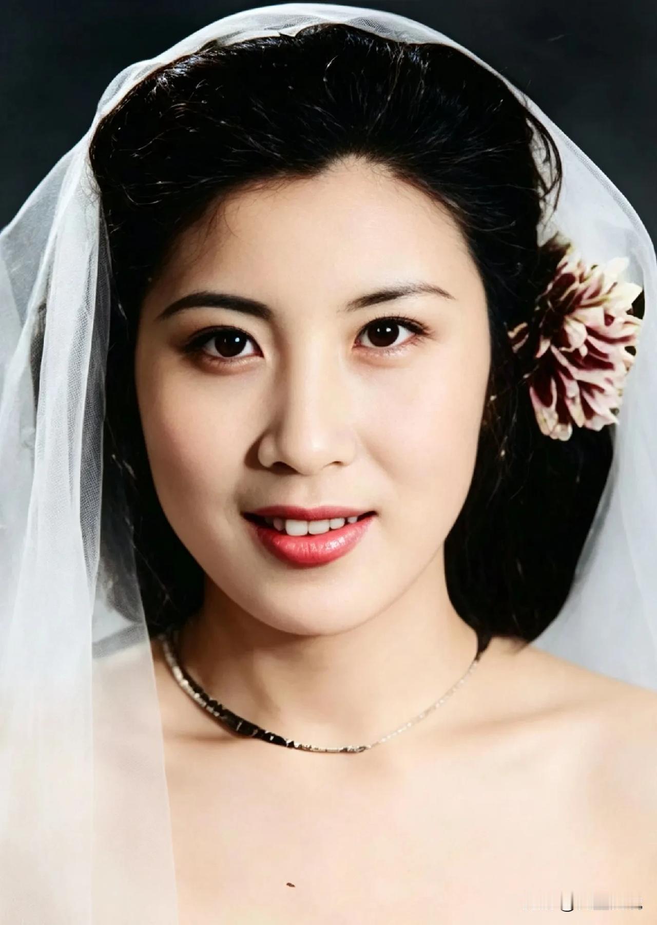 六张高清修复的老照片，定格了民国岁月里最动人的芳华。画面中的少女，正是王玉龄。