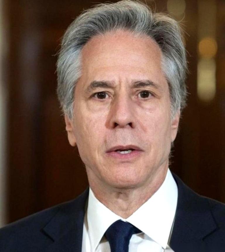 刚知道个事儿，挺扎心的。美国前国务卿布林肯，私底下跟人聊的时候吐了真言，听完我都