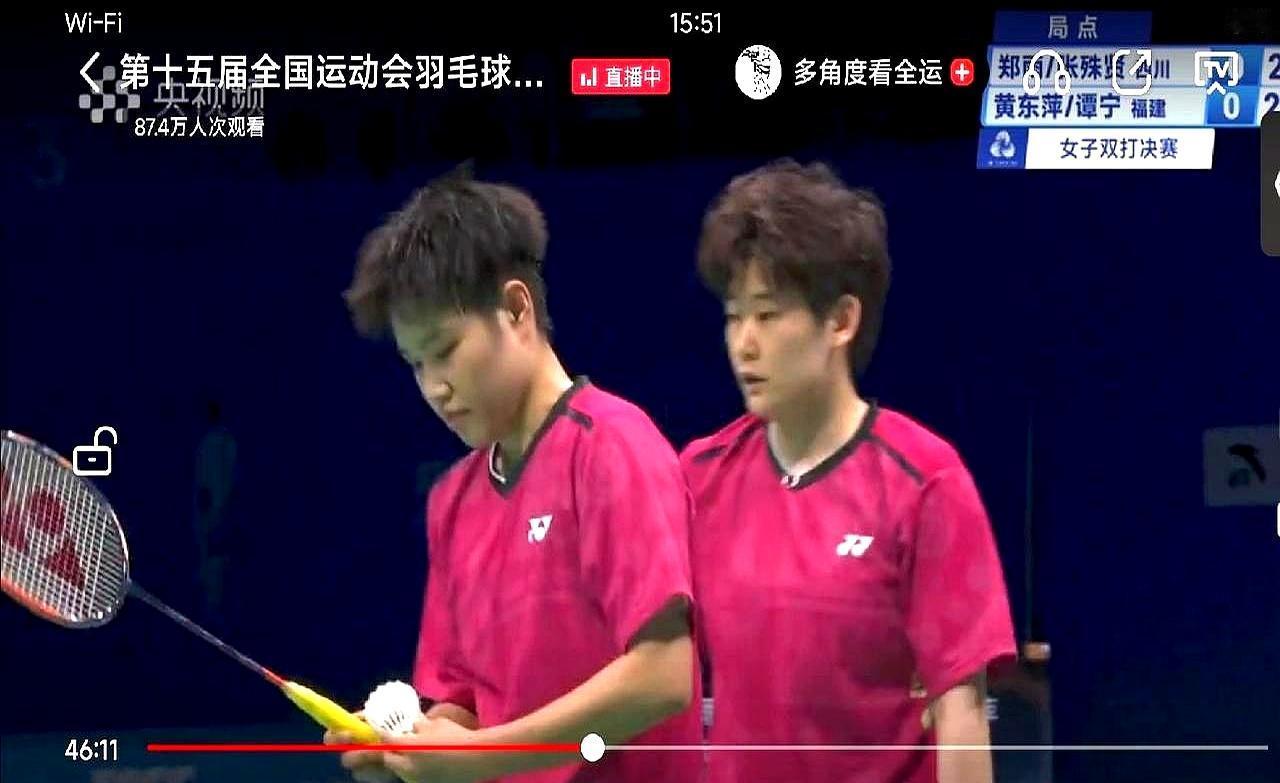 黄东萍真是个奇女子。她拉着临时搭档谭宁就去拿了个全运会女双冠军，混双还从