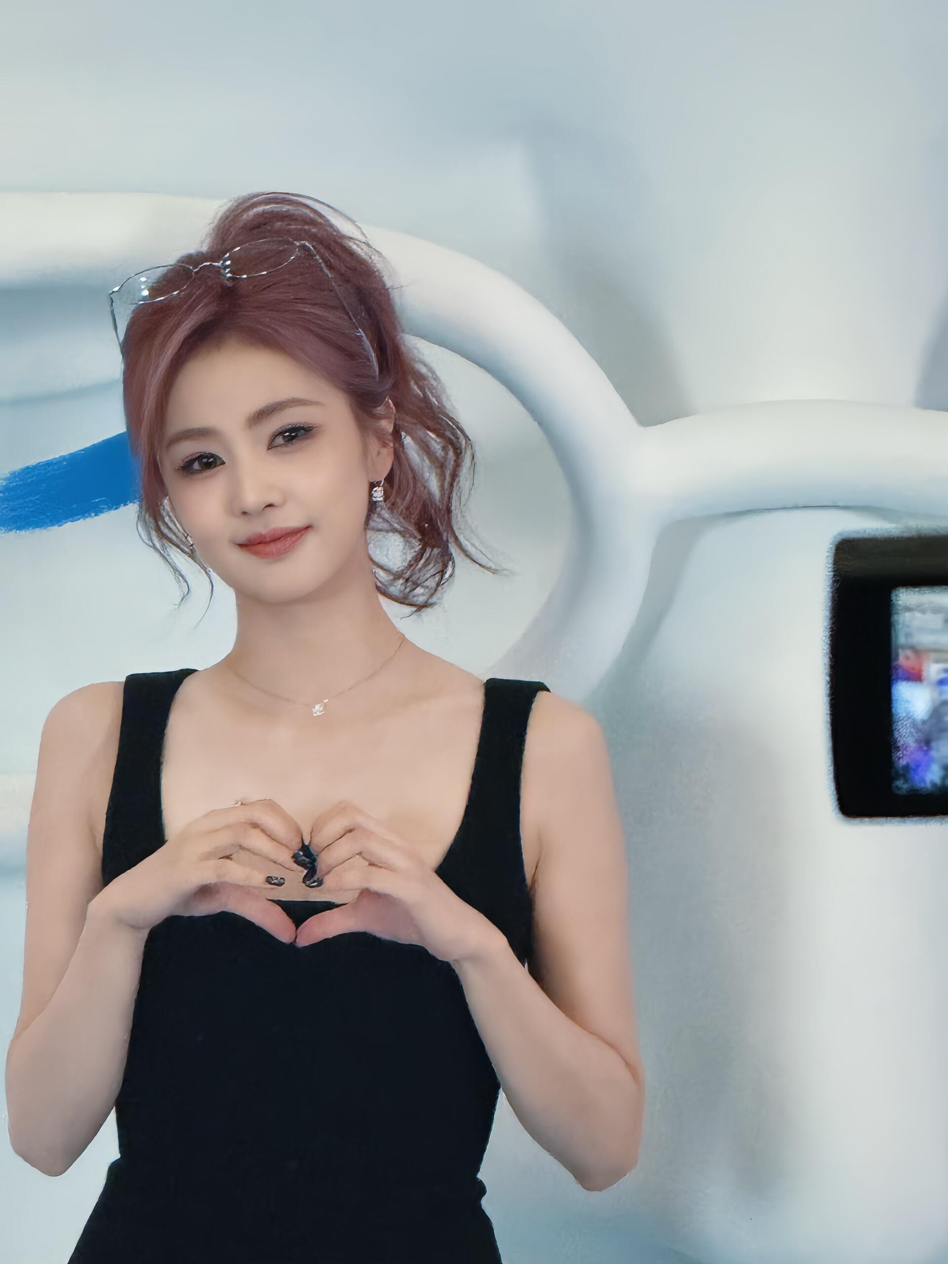 白鹿粉发也是一样美萌啊​​​