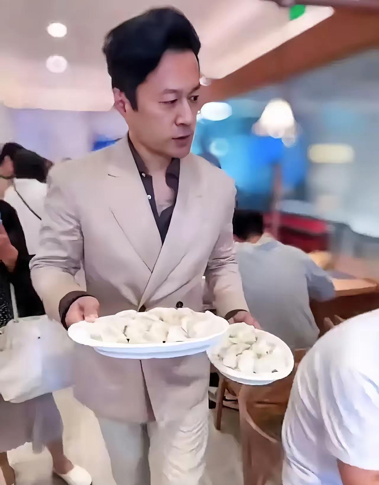 演员谭凯开的那家饺子店，还没去的朋友一定要听劝，不是说饺子味道不好，而是不要用餐