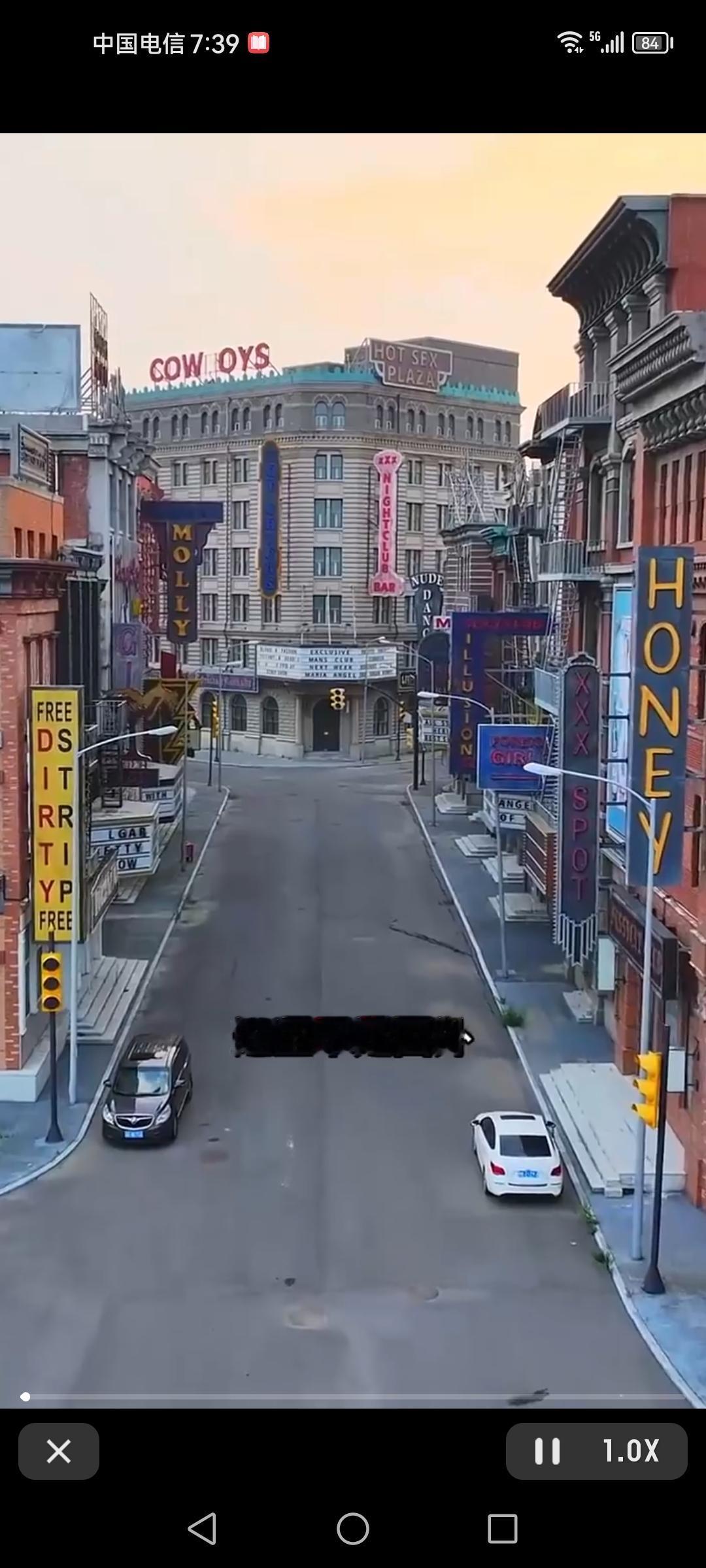 这不是外国，这是中国青岛，是电影《狂鳄海啸》拍摄取景地。以前总以为只有国外才有那