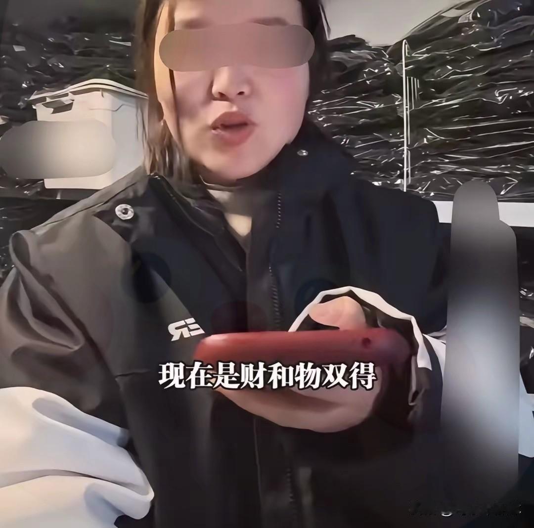 上海这位唐女士，算是把“体面”二字彻底踩进了泥地里。一条裤子穿了50多天，还