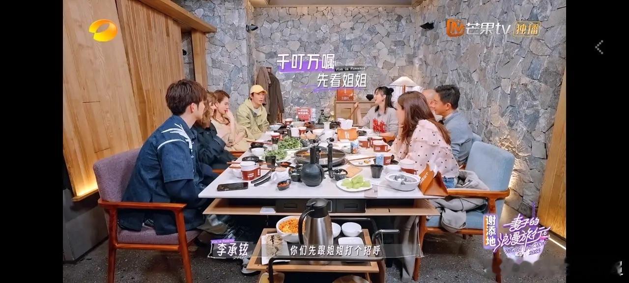李承铉说：这次我们一家去美国，我家人是没见过弟弟的，我一到就用韩语（女儿luck