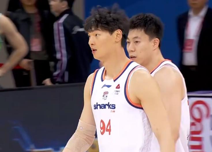 李添荣20分，上海男篮大胜天津豪取12连胜登榜首！北京时间2026年3月27日，