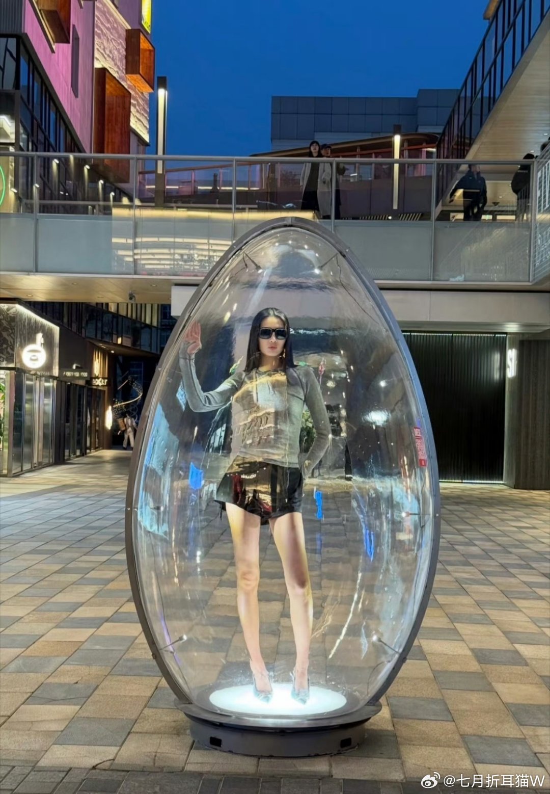 三里屯真人模特4k一天，一天！而且人家是自愿的，就别瞎操心人家的工作了，在一个相