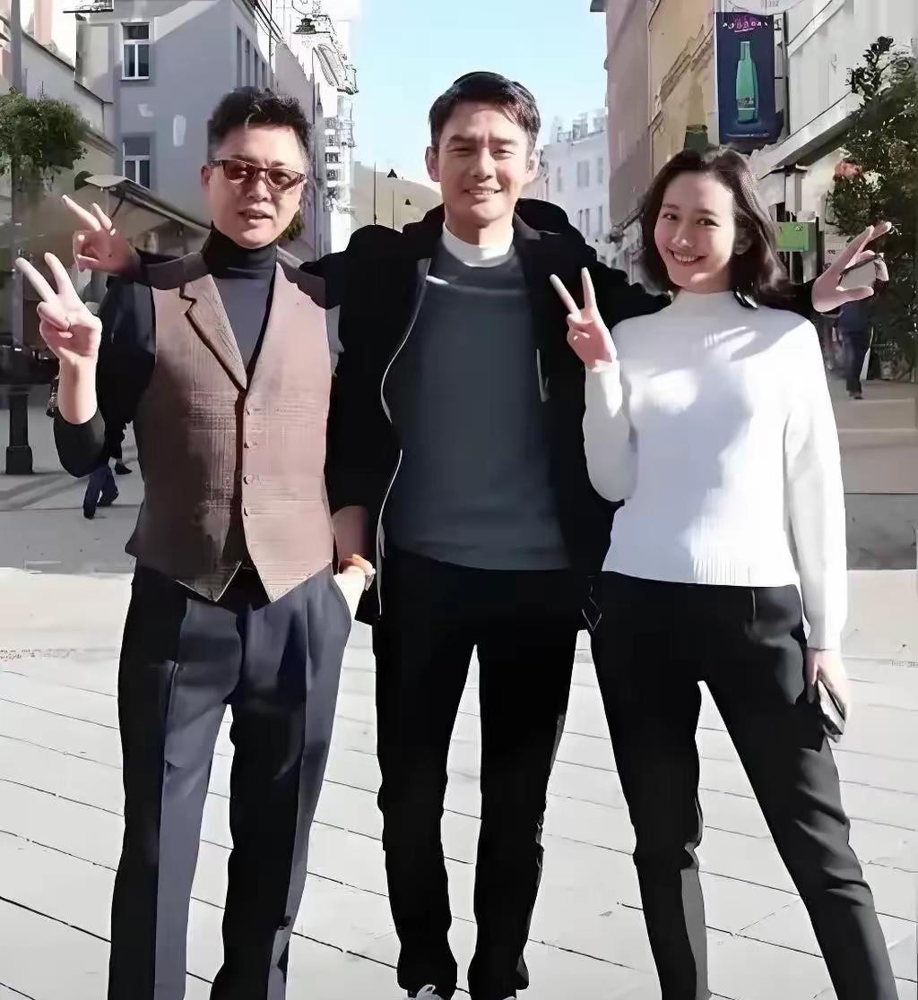 王凯太帅啦！好精致的一张脸啊！皮肤白皙细腻，身高体重标准，妥妥的帅哥一枚，王鸥更