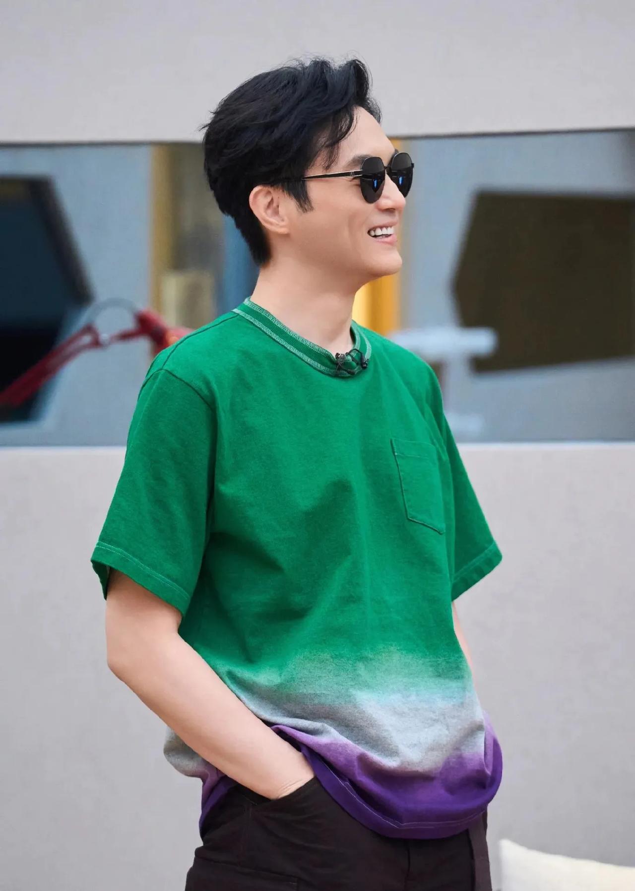 54岁还能有“少年感”张智霖这状态绝了张智霖居然还能被夸“少年感”这状态