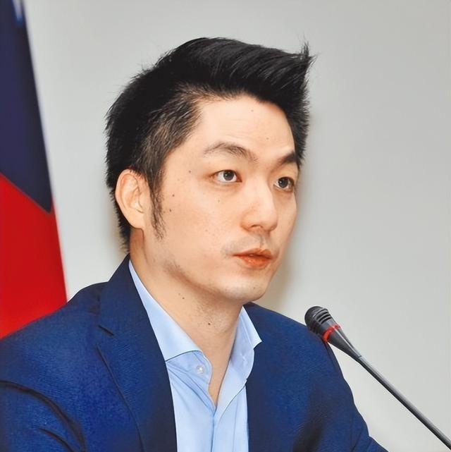 台北市市长蒋万安曾宣称，如果大陆继续在台海进行军机绕台和军演台北市市长蒋万安曾宣