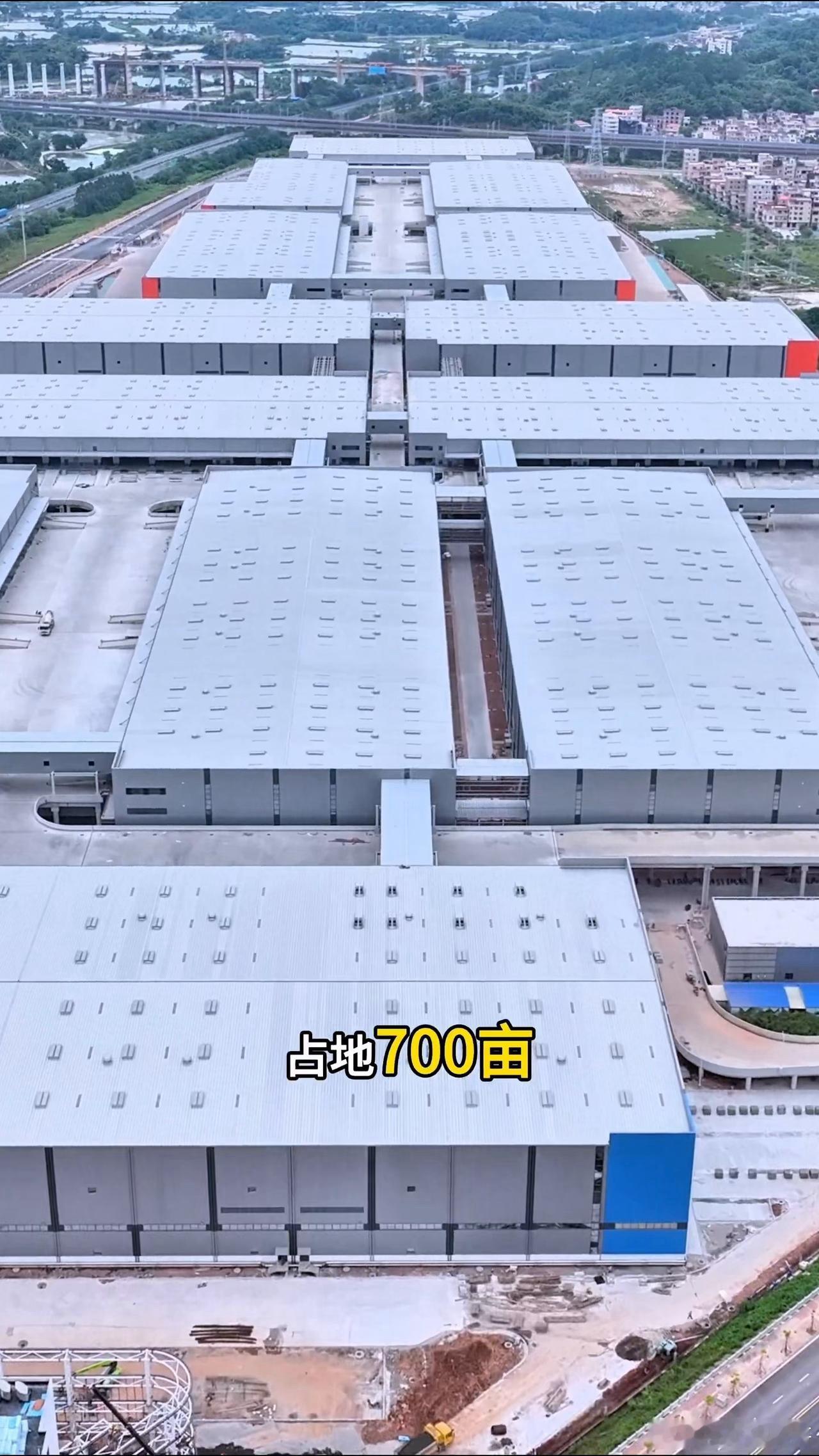 希音超级厂总投资35亿。这就是全球最大的电商希音，总投资35亿，占地700亩，在