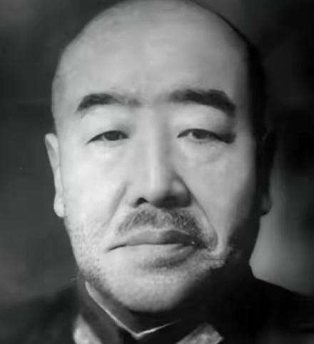 1943年名将投敌！为讨好日寇，他用铡刀残杀36名八路军，67年后白骨出土泪目国