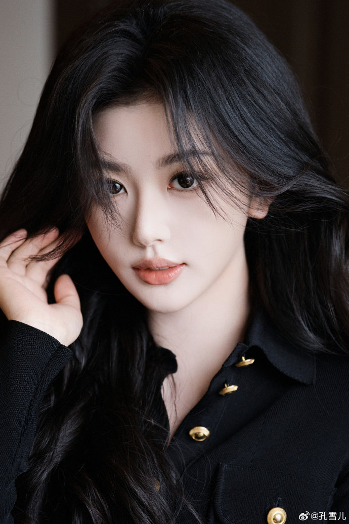 孔雪儿特写镜头孔雪儿AllBlack孔雪儿AllBlack，特写镜头A惨了