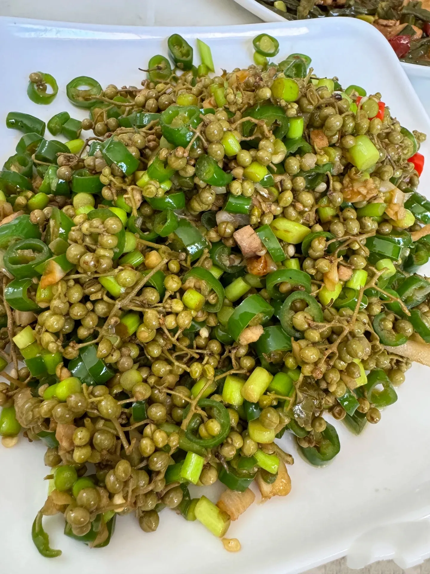 第一次去贵州朋友家做客，吃饭的时候，他家上了这样一道菜，辣椒炒花椒，想问一下这是