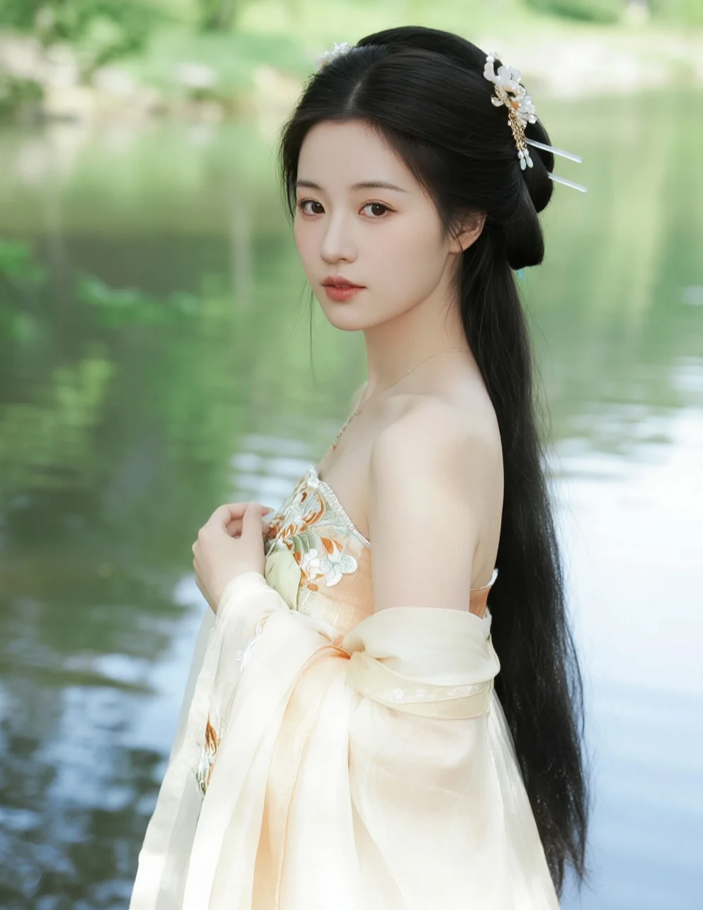 清纯又灵动的她，你会心动么？