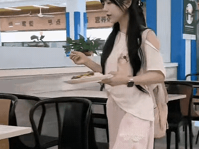 姑娘，多吃点儿，加个微信呗[害羞]