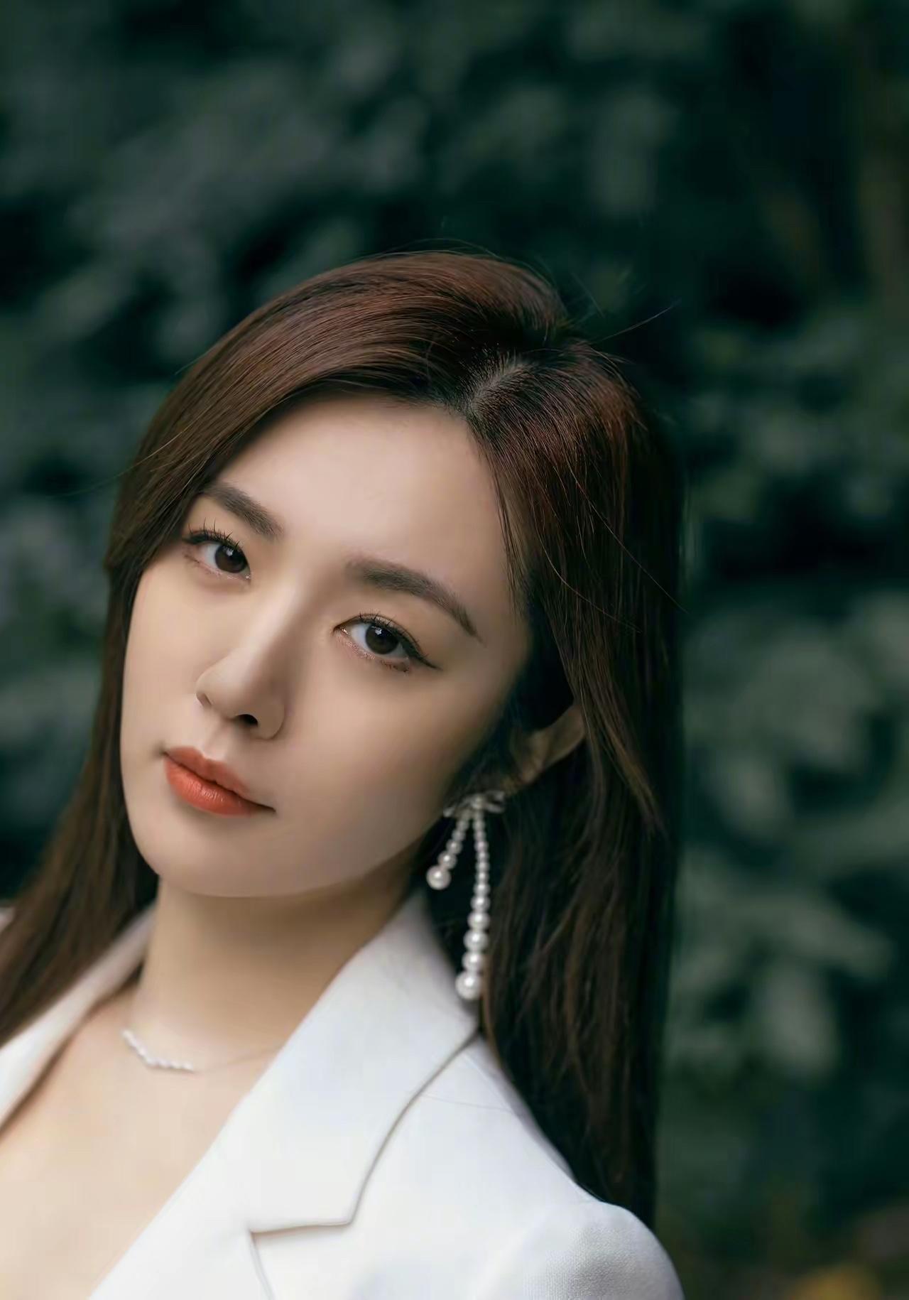 王晓晨啊，你听妹妹一句劝吧做人不能既要又要的。人家俞灏明都发微博承认你的存在