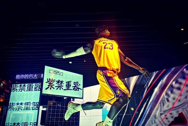 只有詹姆斯能换来约基奇，约基奇也能交易，湖人赶快用老詹和克内克特去交易。可