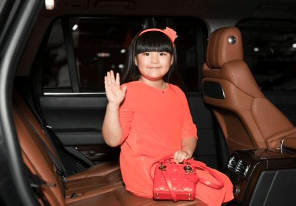 金星女儿在学校“炫富”鞋子一万块, 看看金星是怎么教育的?