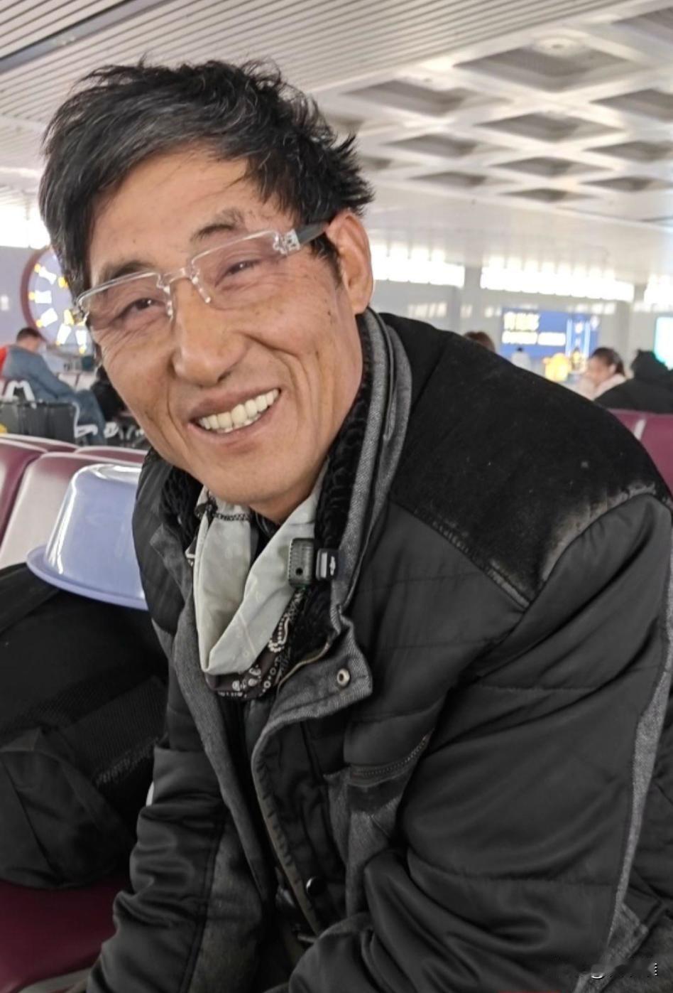 “这才是大部分人的人生！”六十岁电焊工李保立，在外打工20多年，急匆匆的从上海赶