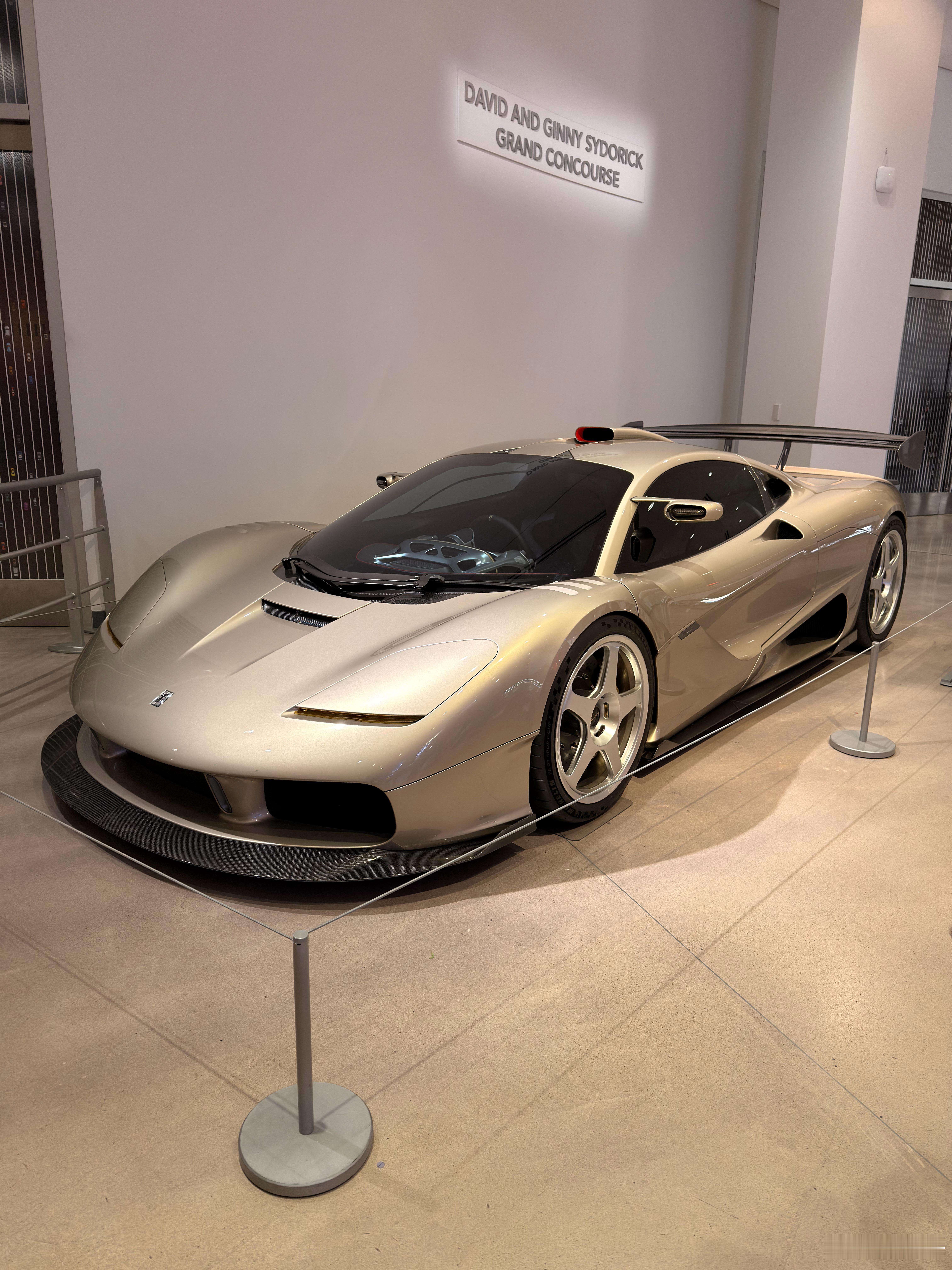 刚遇到的，有人认识吗？​​​