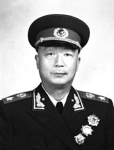 聂荣臻评元帅有争议吗？有人说聂荣臻是做政治工作的，已经有了一位政工元帅罗荣桓，为