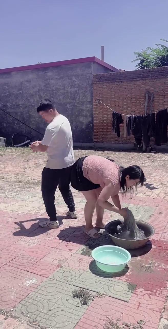心情不好就想干点不是人干的事。