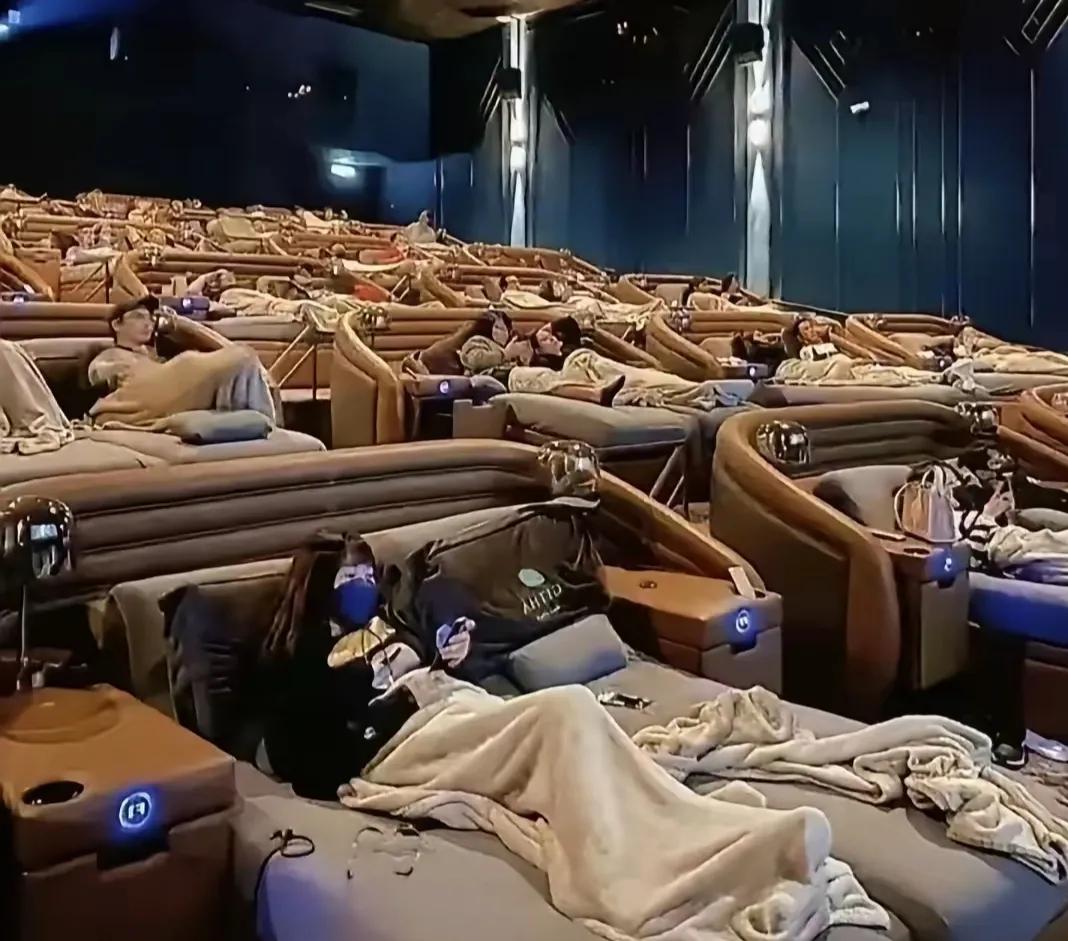 这真是大型社死现场在wb上看到一个女孩说刚处的男朋友约去看电影​真的是惊掉