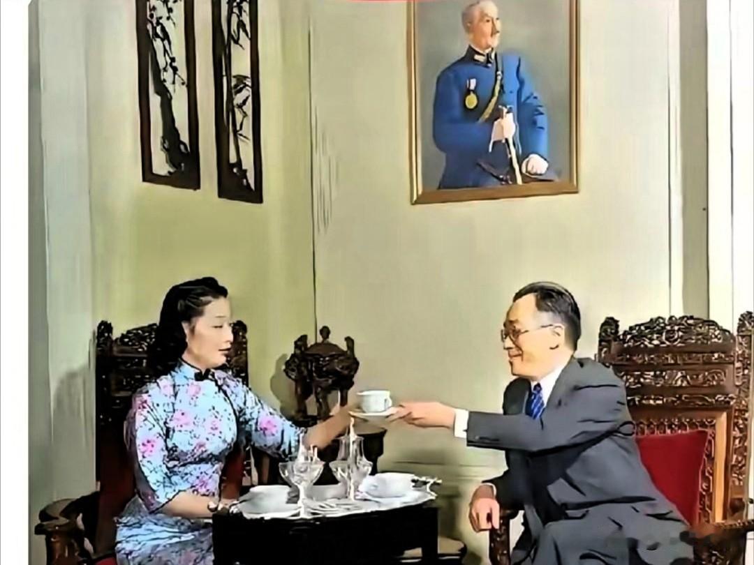 1941年驻美大使胡适与秘书夫人张太真使馆下午茶，照片后期上色。胡适夫人江冬秀留