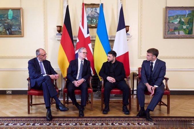 有乌军称，什么出兵，什么安全保证，都是废纸，没有鸟用。前艾达尔营指挥官叶夫根·迪