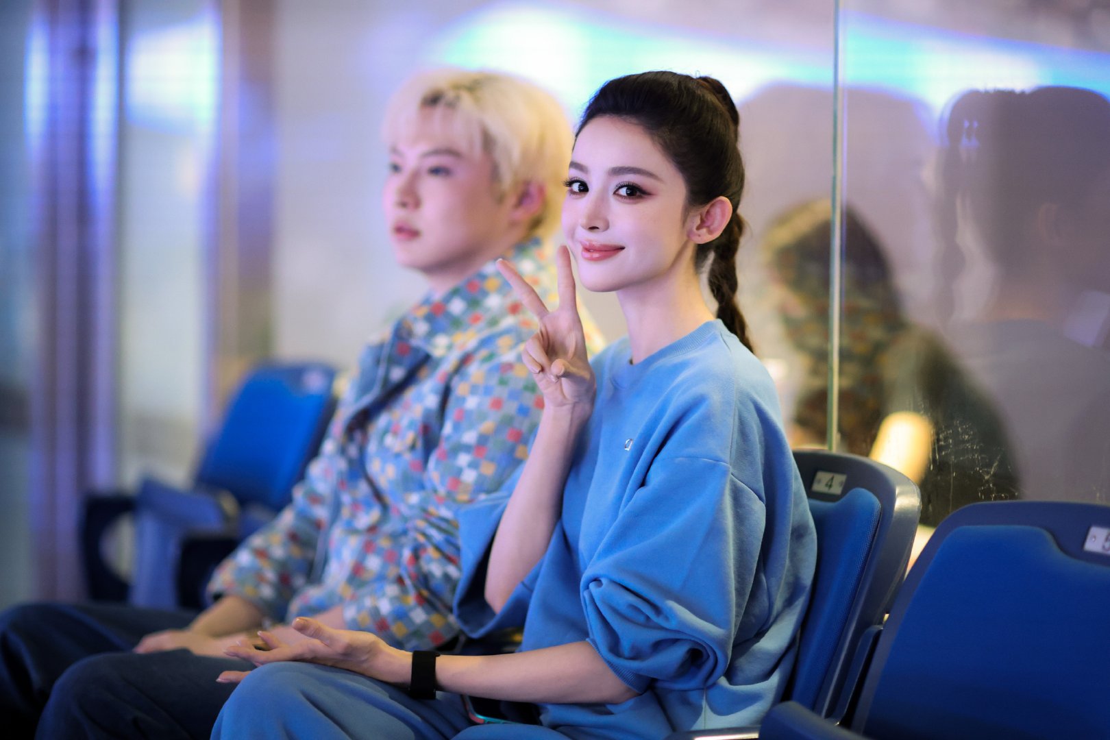 #娜扎#硬币翻转，正反两面，都是前行的方向。金属落地的回响混合欢呼喝彩，沉浸感受竞技的力量​