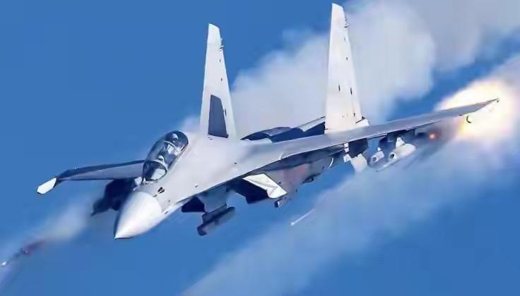 中国的空军实力跟美国相比相差得多吗？美国的重型战斗机数量只有中国的一半。