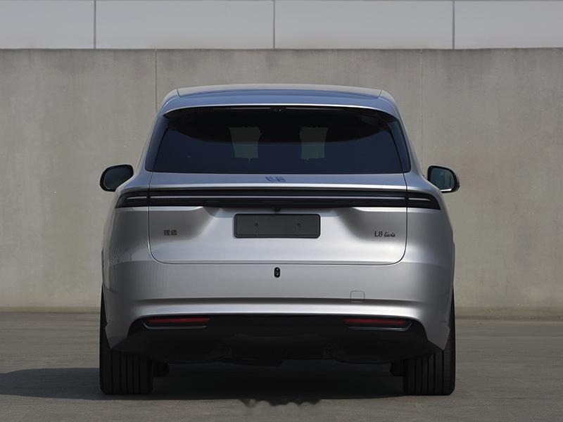 理想L8Livis亮相工信部车展～设计跟新款L9差不多，5座布局，应该是L7换