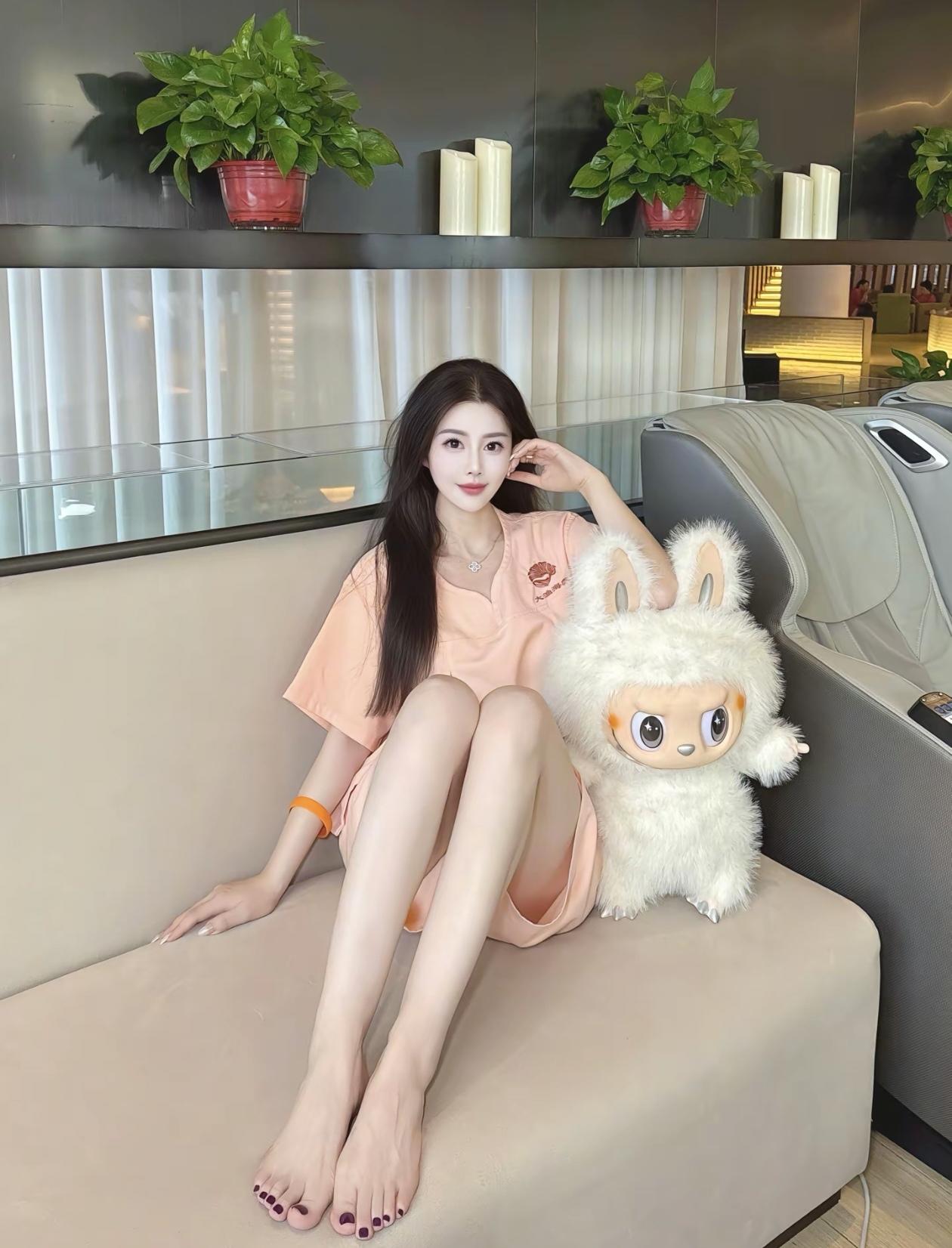 少女心爆棚的粉色睡衣，搭配可爱毛绒兔兔，谁是最甜的小公主？💖🐰💖