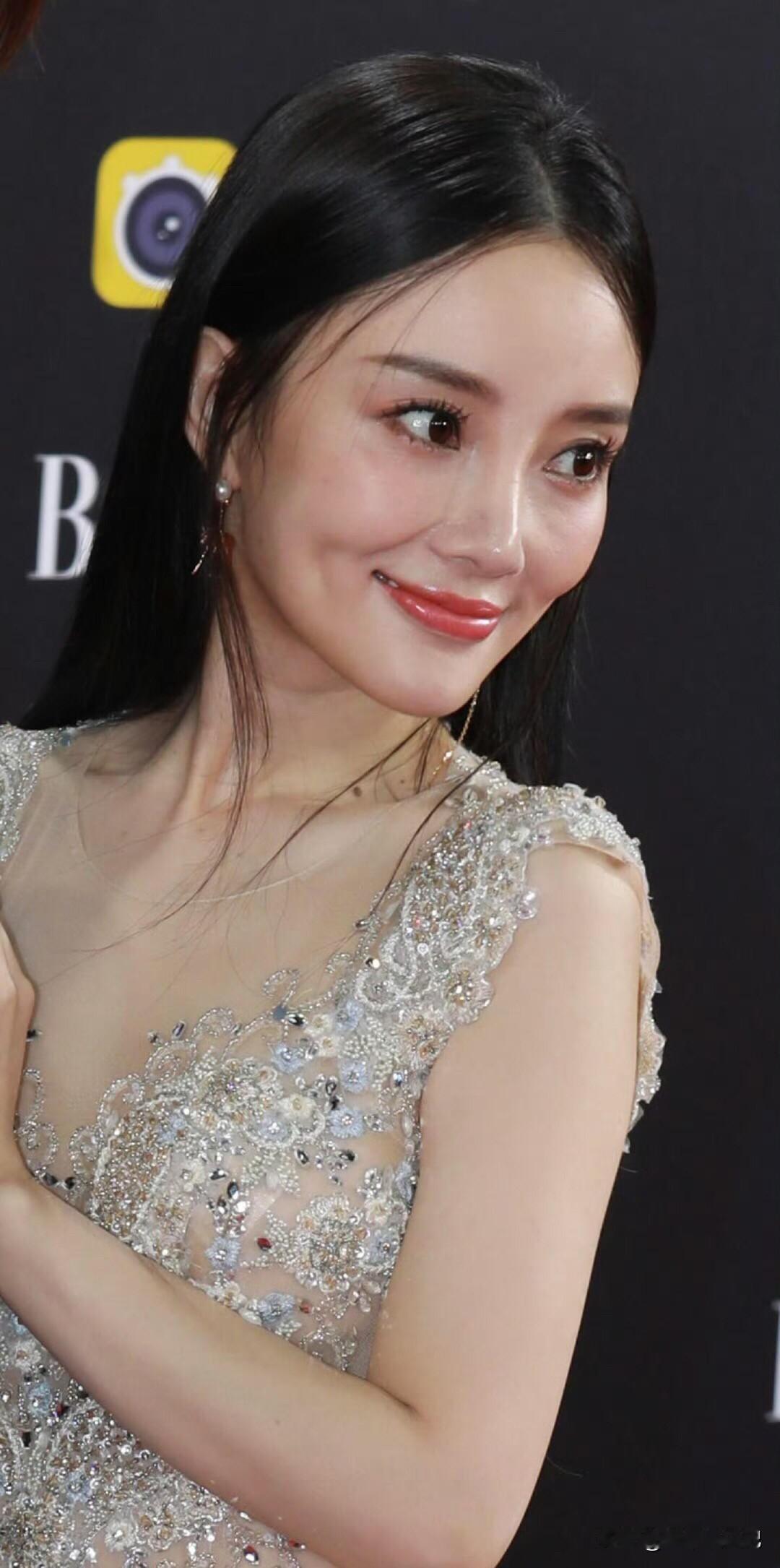 小路姐姐这气质优雅女神